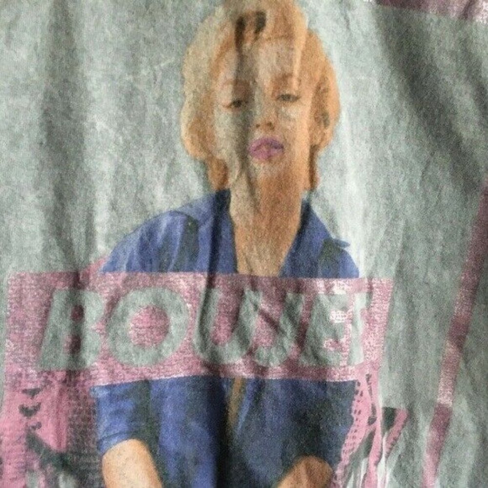 True Vintage Womens Tops Graphic-Print T-Shirt Boujee Size Medium Gray A3